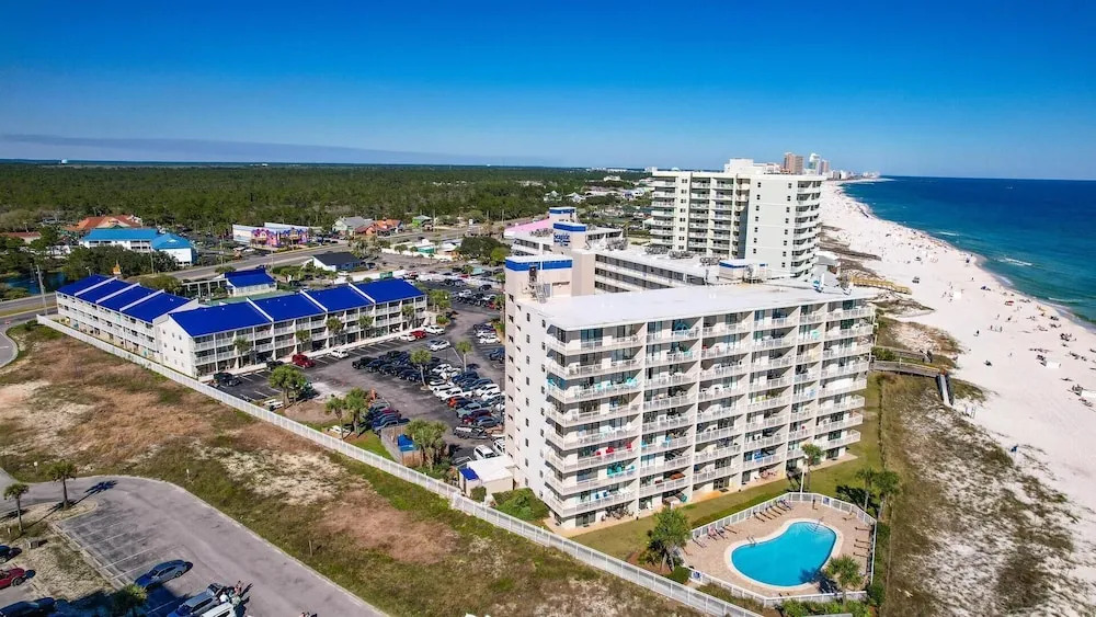 Beach View 3br/2ba W/pools Sleeps 8