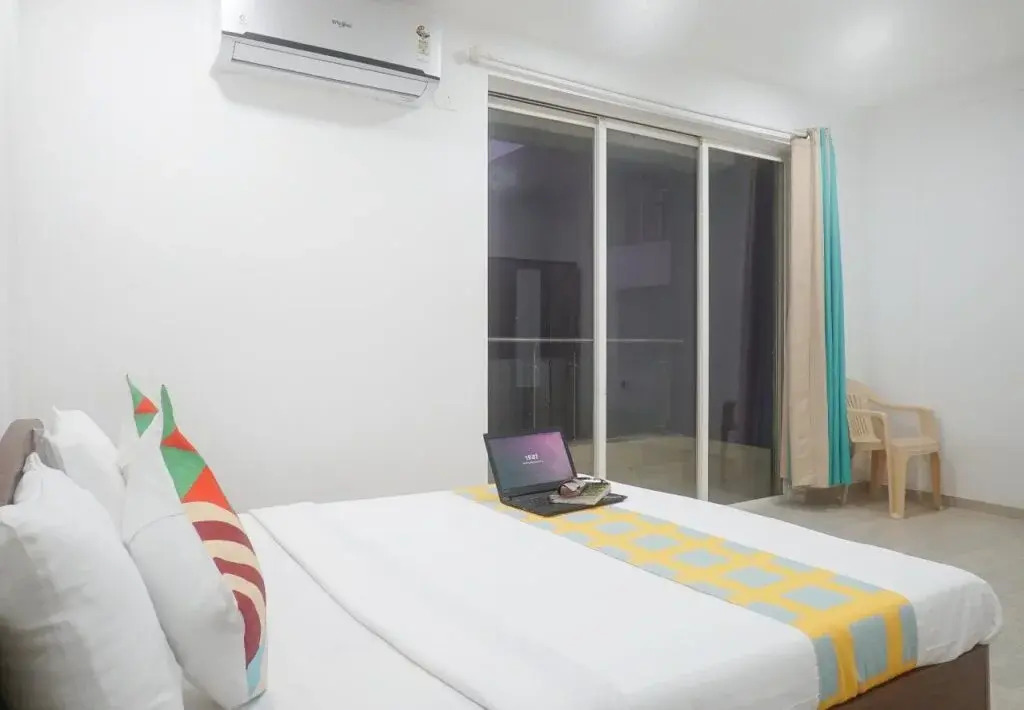OYO 18437 Home Scenic 3BHK Villa Lonavala Lake
