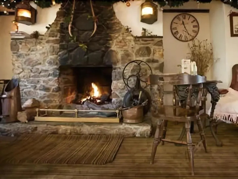 The Crooked Inn