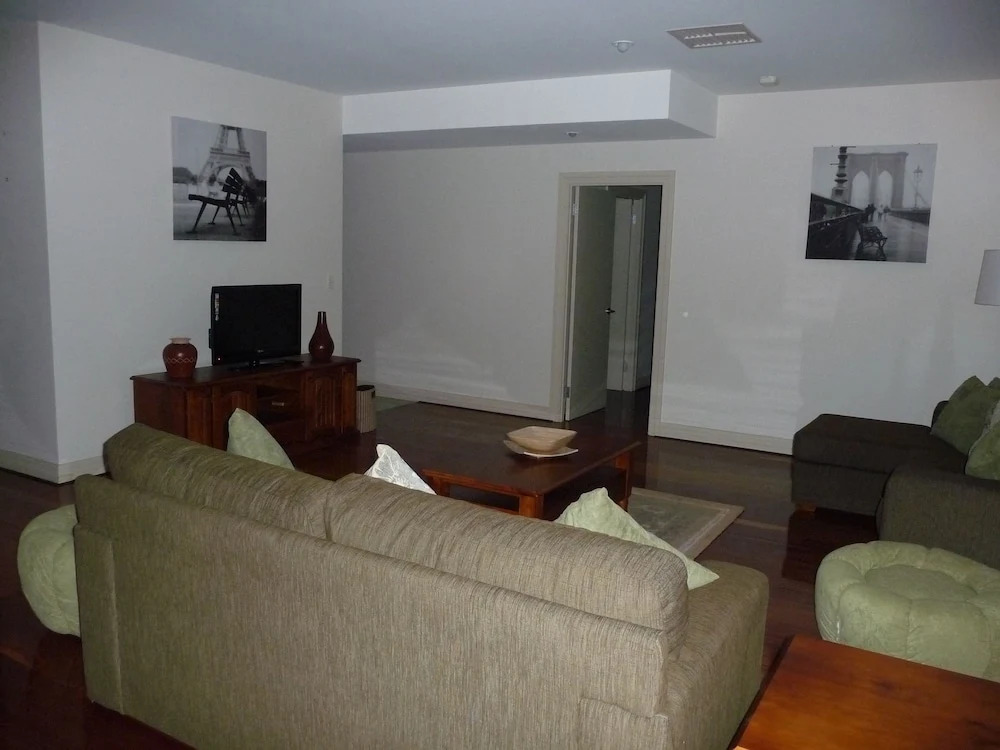 City Escape 3BD in Adelaides East End 6