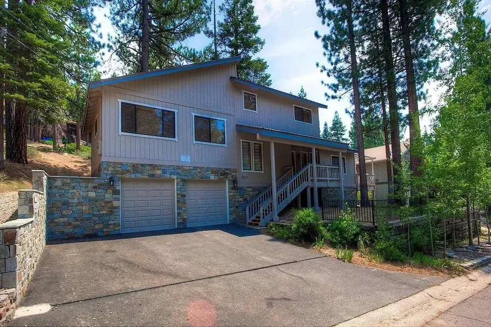 Lupine Lodge 3 Bedroom Home by RedAwning