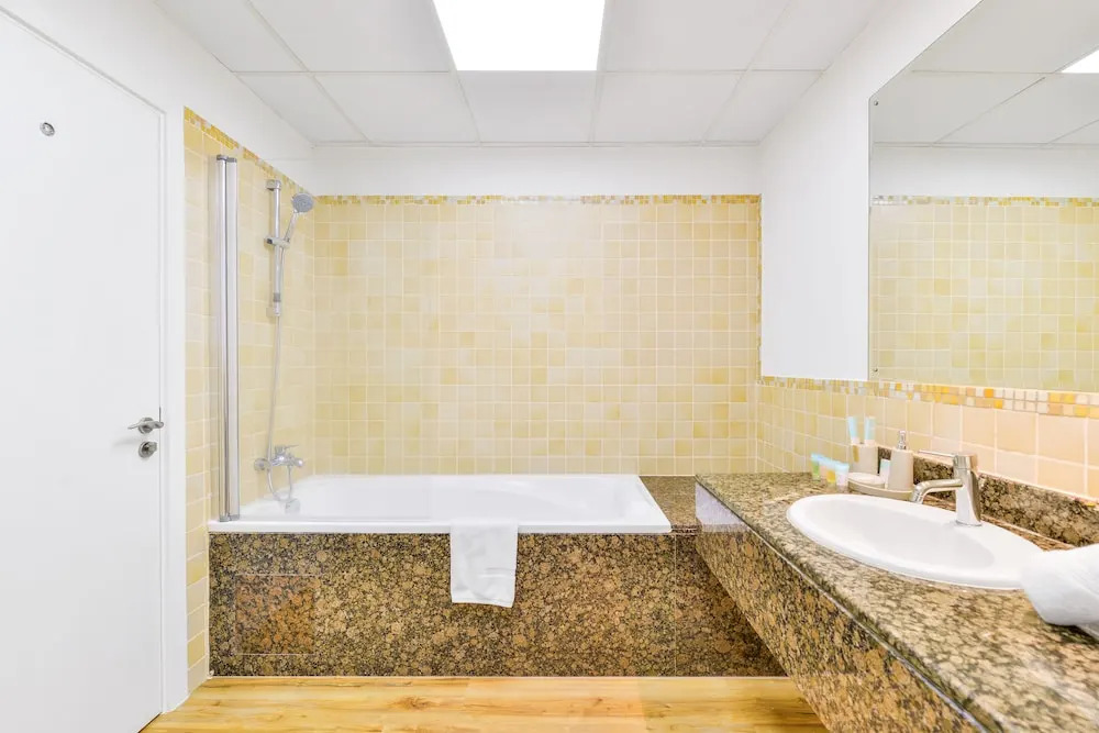Luxury JBR - 2BR - Free Beach Resorts Access!