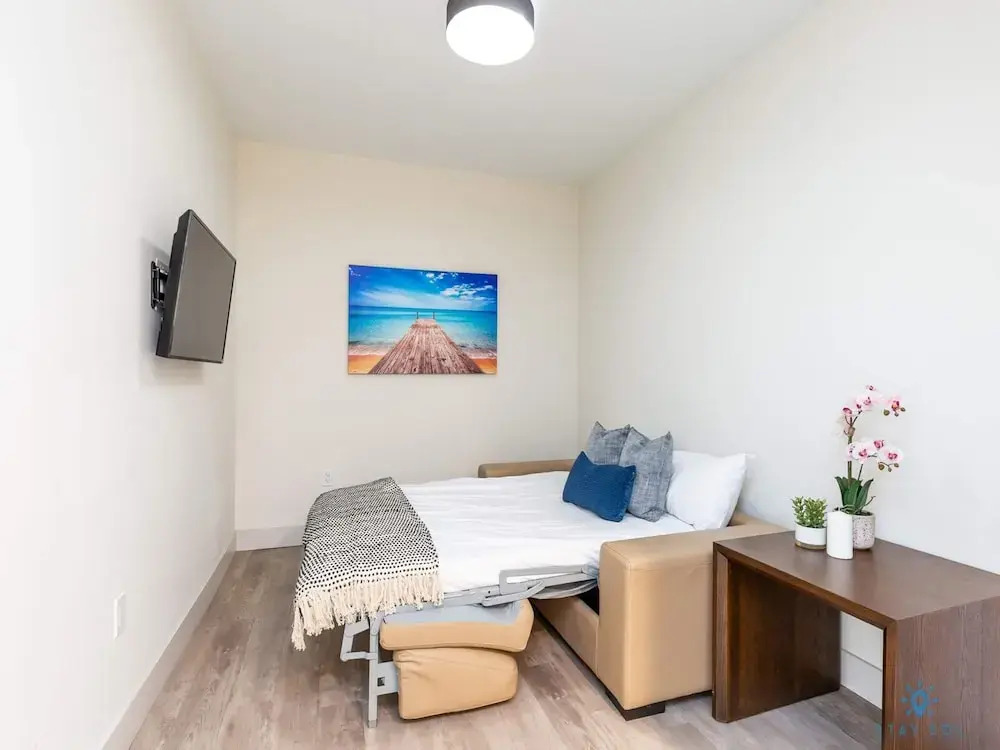 Beautiful Apartment w Rooftop Pool and Amenities