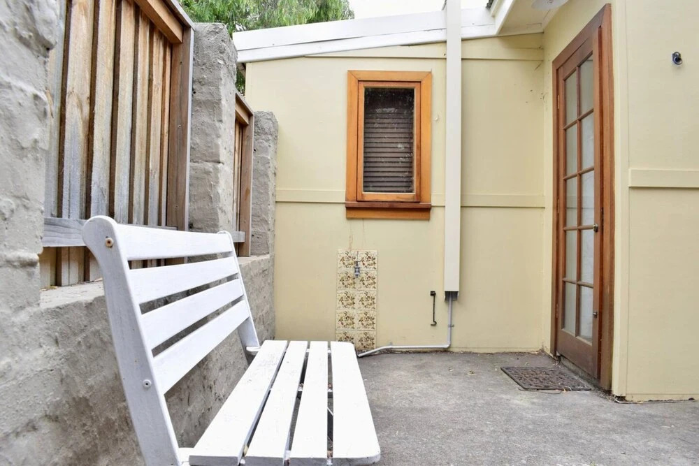 Stylish Cute Cottage in McMahons Point