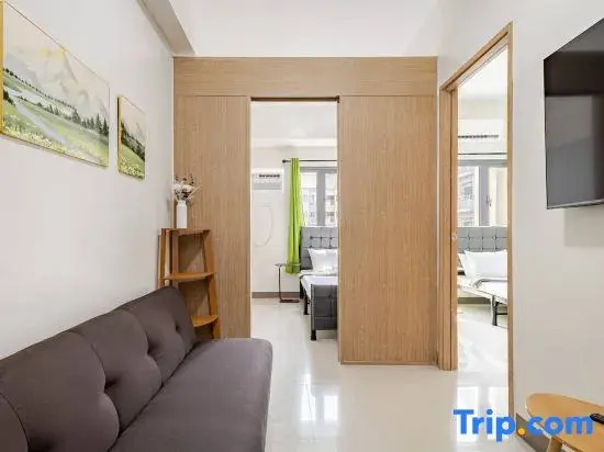 Near SM BF & Shopwise Slex Accessible 2BR for 4