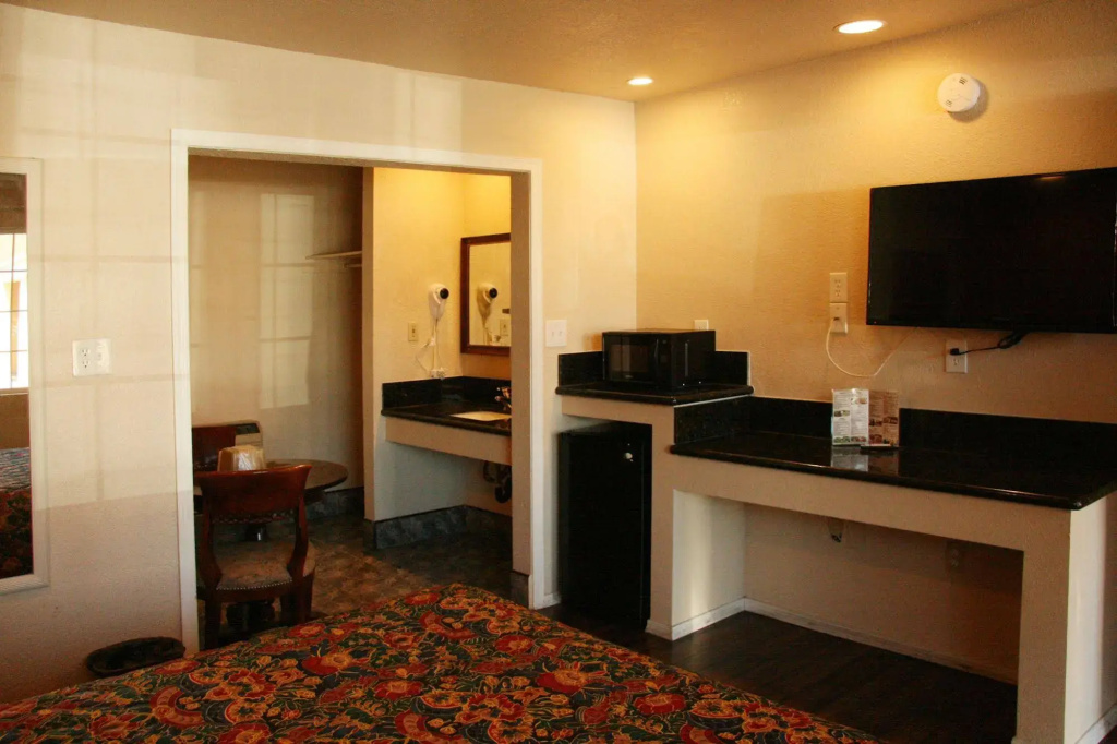 Navajo Lodge