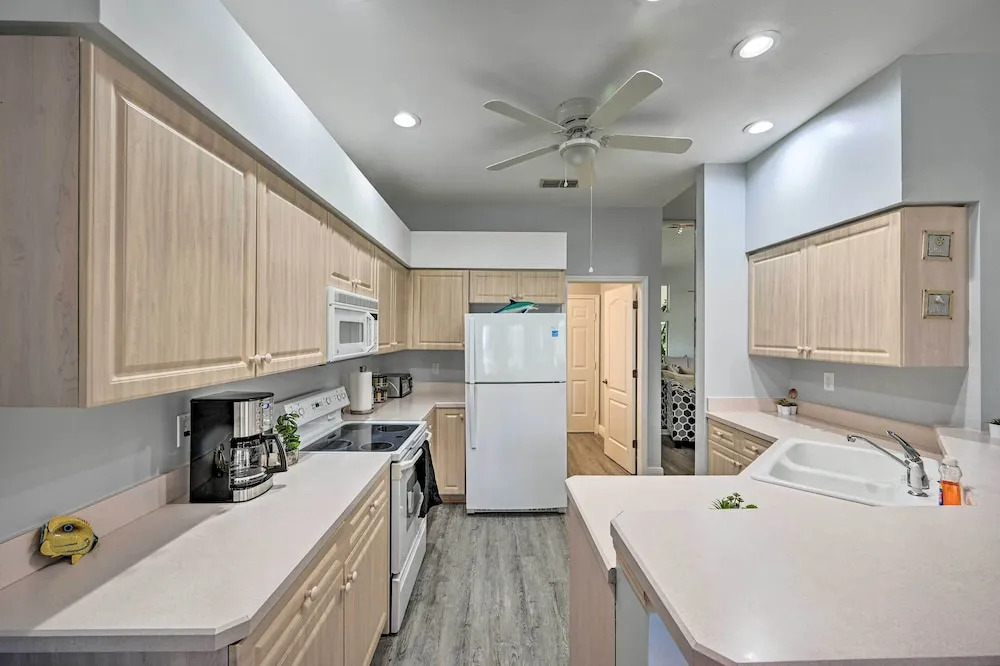 Lely Resort Home w/ Lanai - 1 Mi to Golf Course!