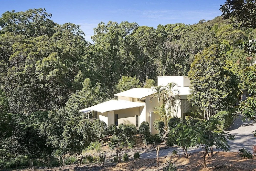 Prestigious House in Little Cove