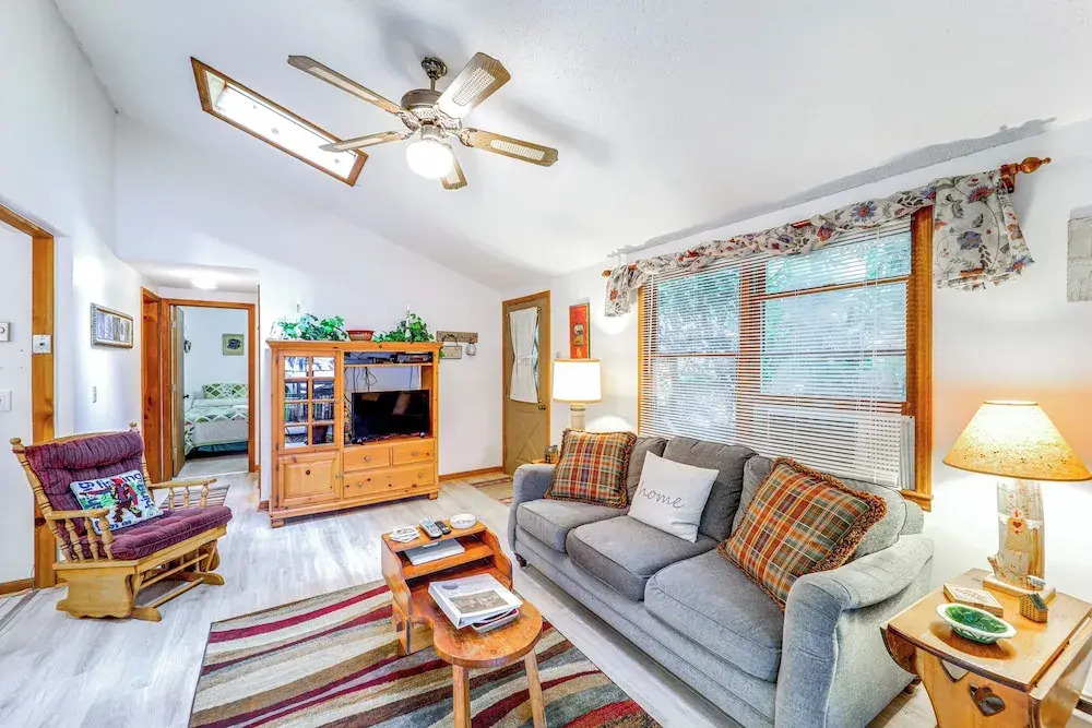 Lake & Pool Access! Outdoorsy Getaway in Newland