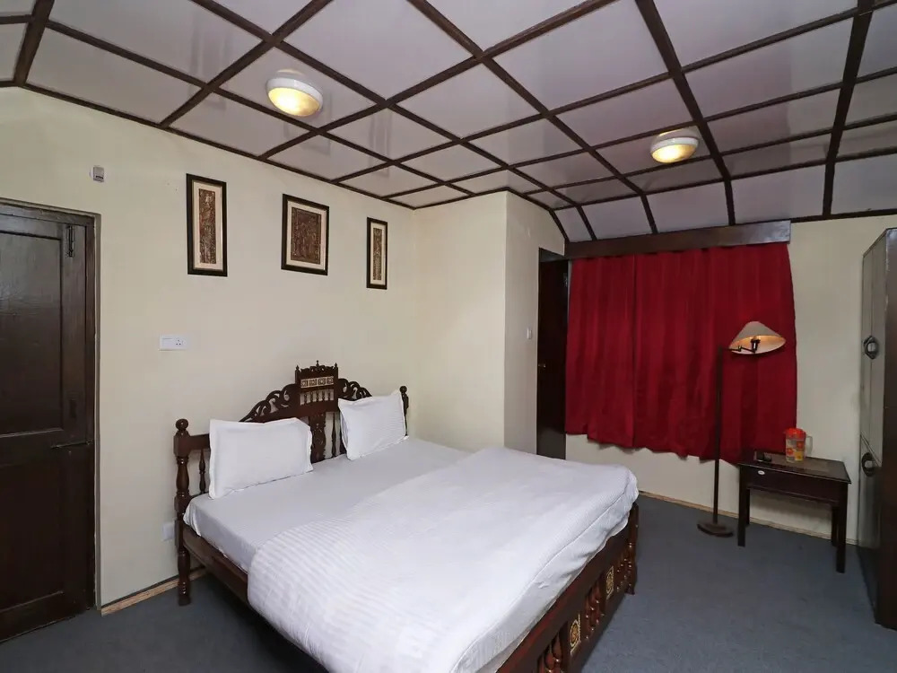 OYO 13724 Home Cosy Stay Near Mall Road