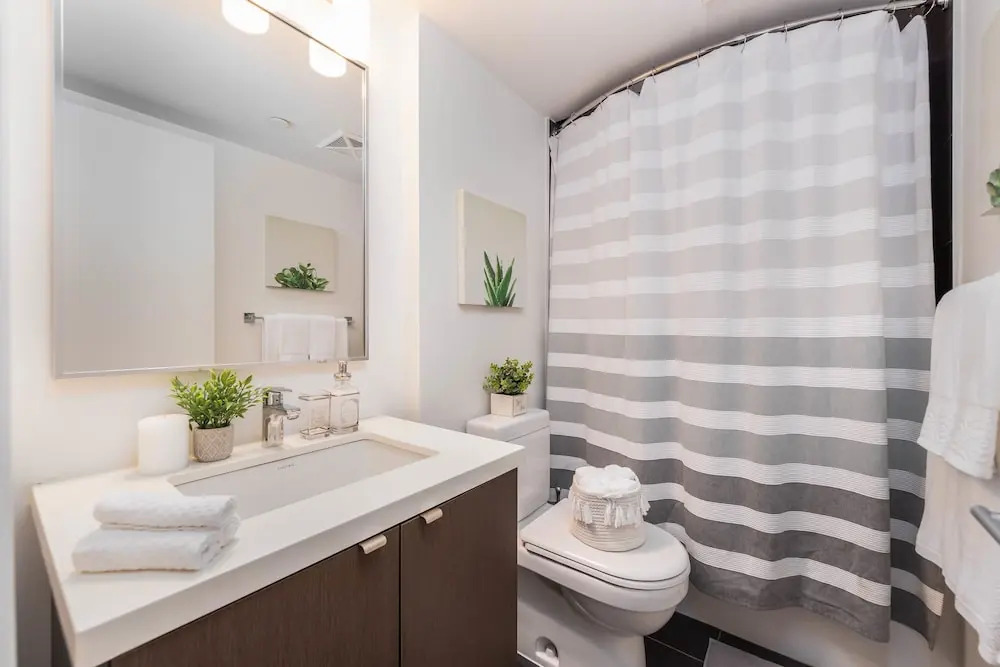 QuickStay - Executive Condo in Yorkville (Yonge & Bloor)