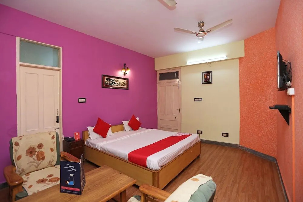 OYO 10674 Hotel Royal Inn