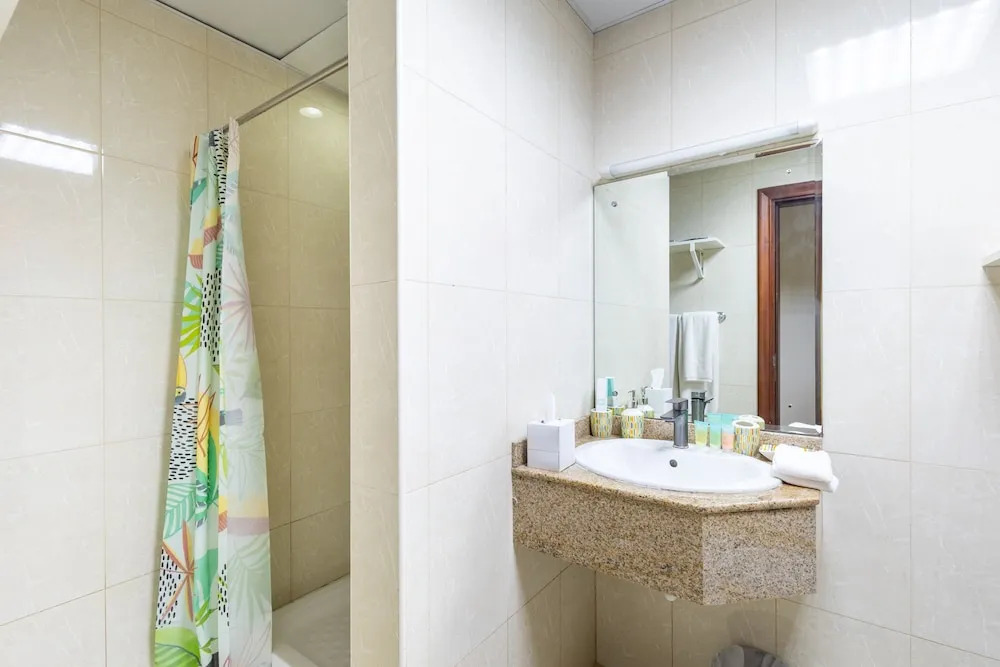 SuperHost - Tranquil Oasis in the Heart of Dubai Lakepoint N2