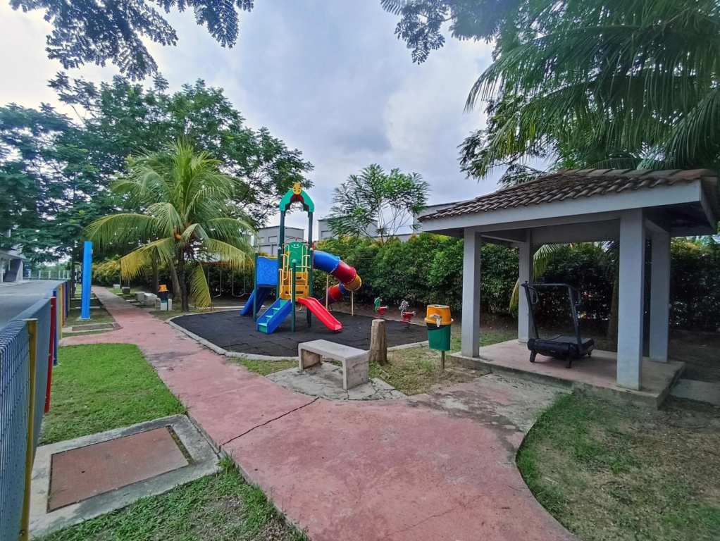 Tropika Homestay Bangi with 3 Bedrooms
