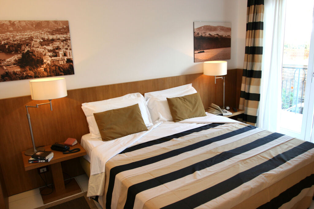 Rota Suites