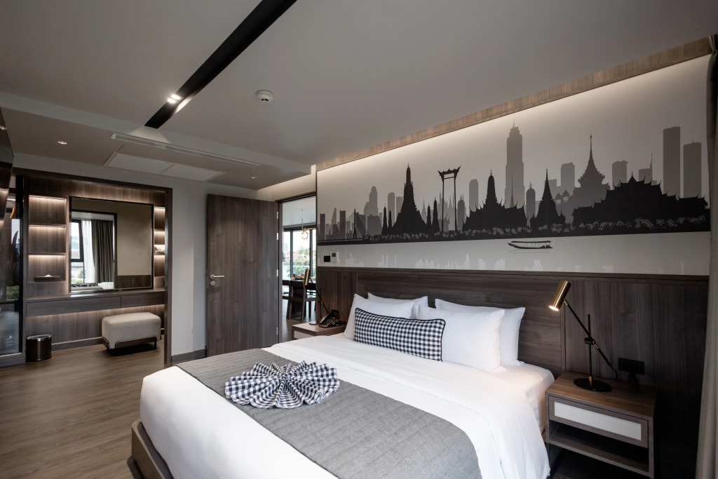 WE HOTEL RIVERFRONT