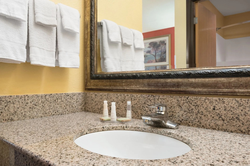 Baymont Inn and Suites Springfield