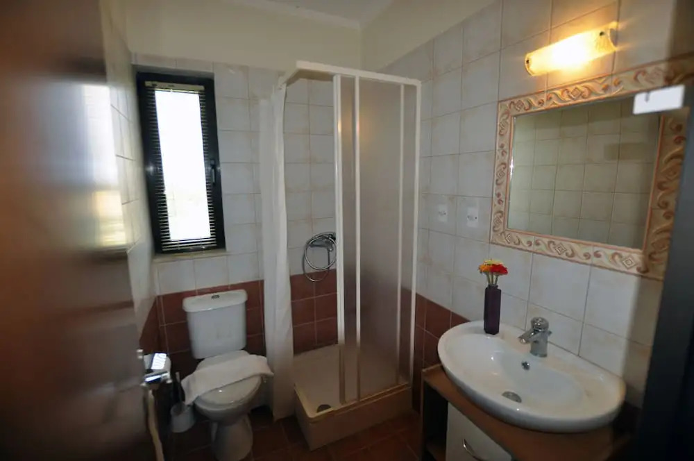 Xenos Villa 2 With 5 Bedrooms private swimming pool, near the sea