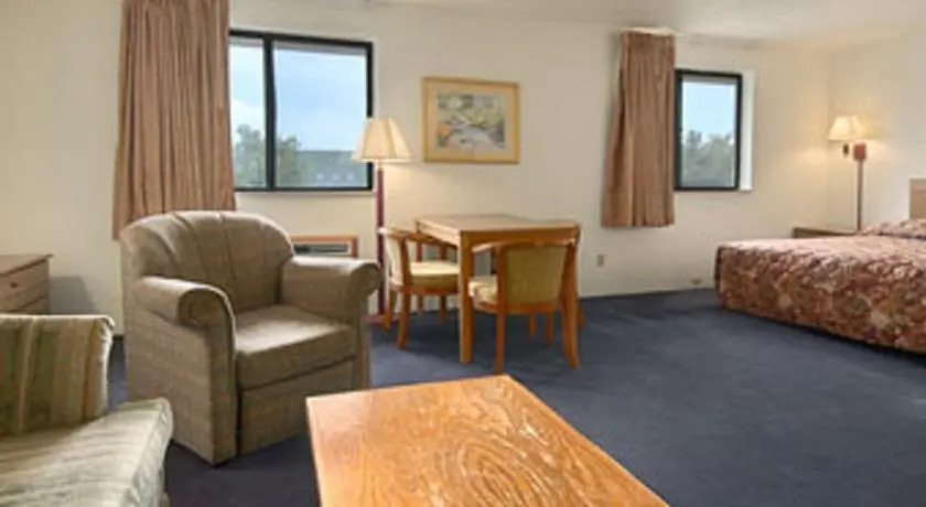Super 8 Davenport