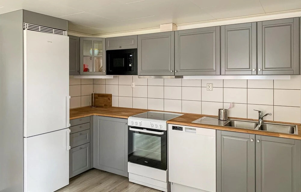 Gorgeous Home In Löttorp With Wifi