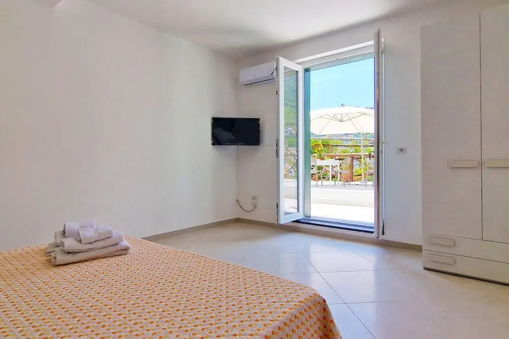 Villa in Lemon Grove With Sea Views & Sea Breeze