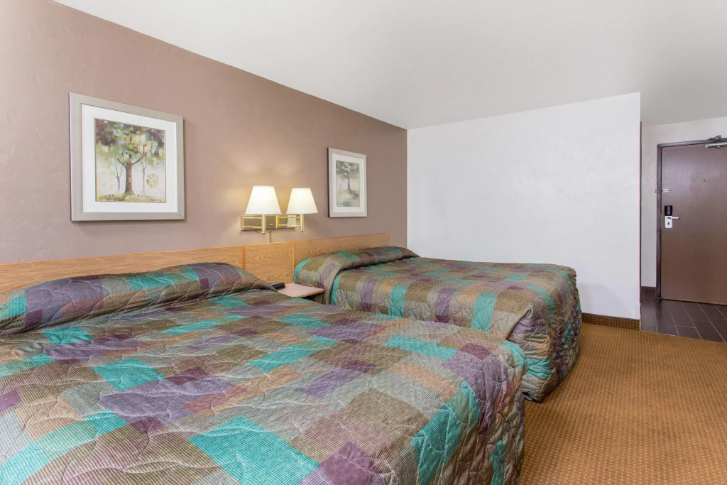 Super 8 by Wyndham Lacey Olympia Area