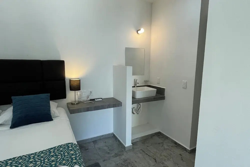 Lavish Studio w Balcony Downtown 3