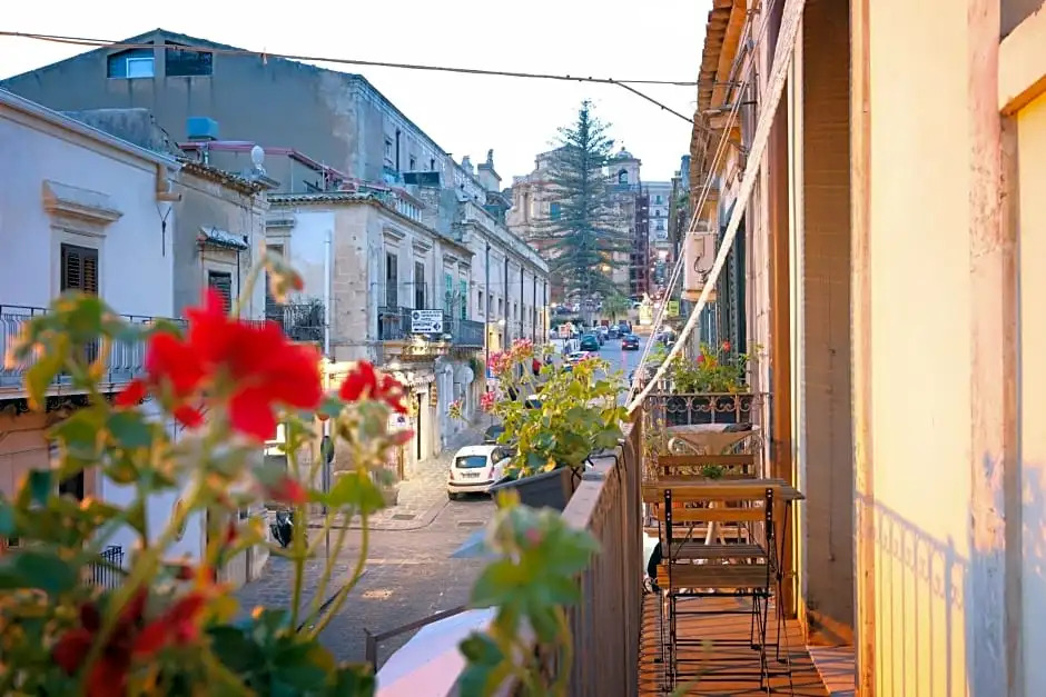 Dal Commediante Apartment and Room