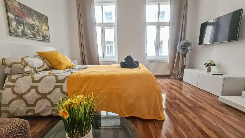 Peaceful 1BR Apt. near Metro Station Längenfeldg.