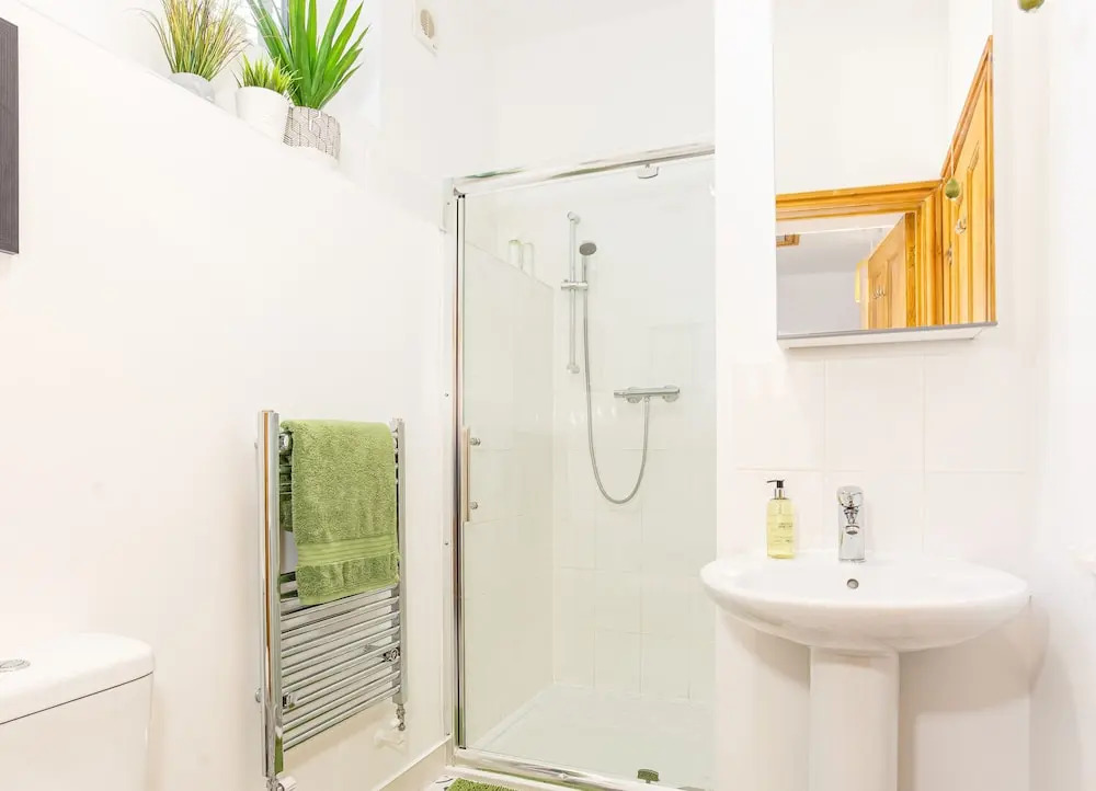 ByEvo Oswestry Barn - Quirky romantic retreat or Cosy contractor base