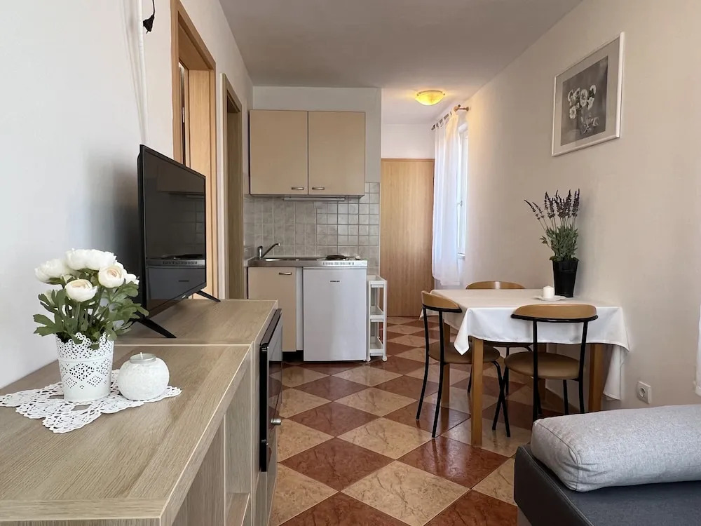 Apartments and Rooms Katija & Egon
