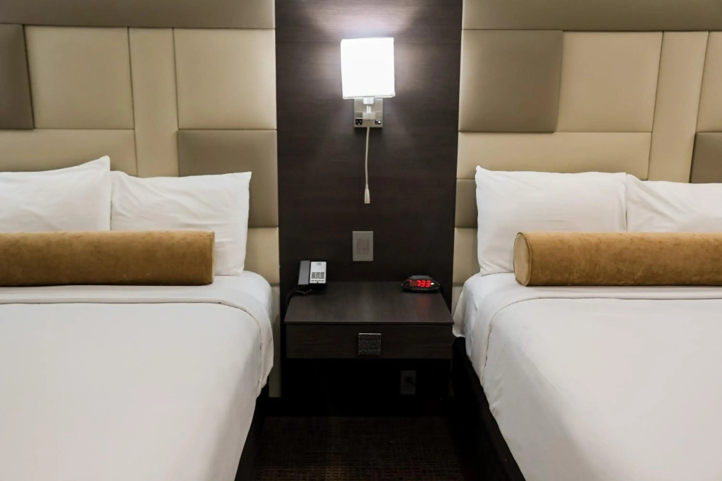 Hotel Xilo Glendale