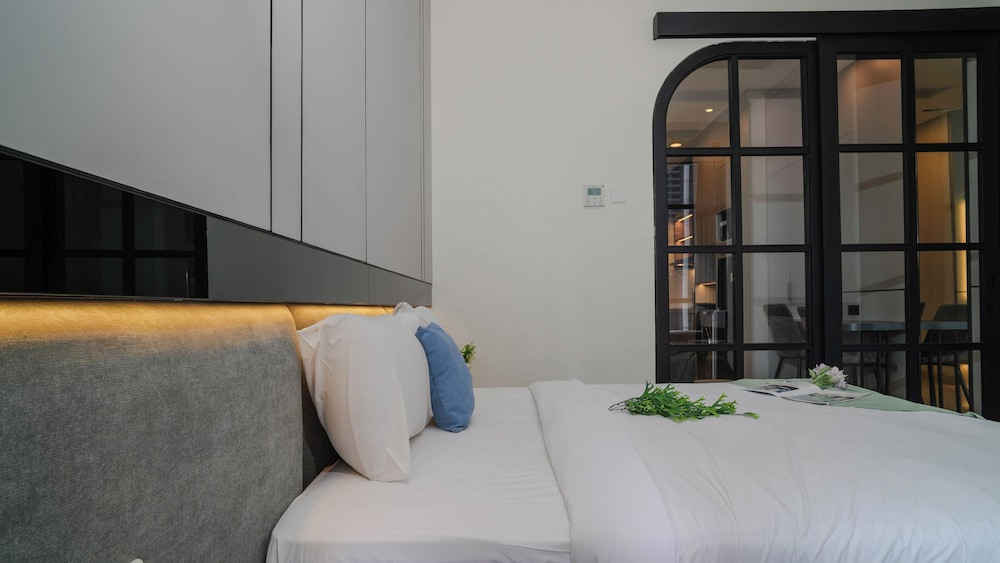 Urban Grey 1Br At Sudirman Suites Apartment