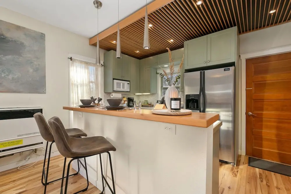 Chic Luxury Retreat in Old Town Walk Everywhere!