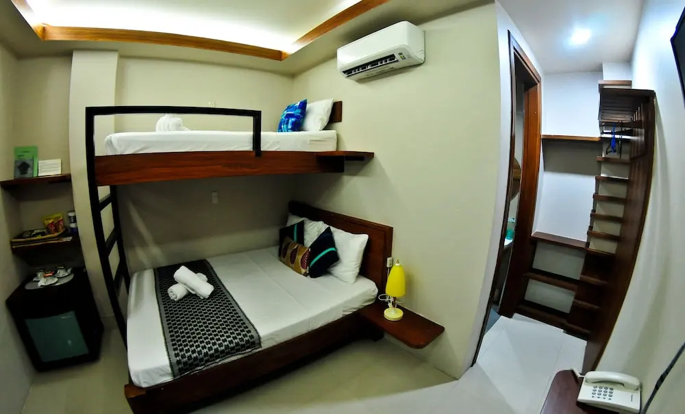 4.13 suites hotel