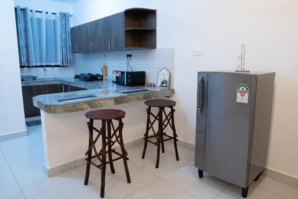 Light House- 1 BR- 43 inch Smart TV- Hot Shower