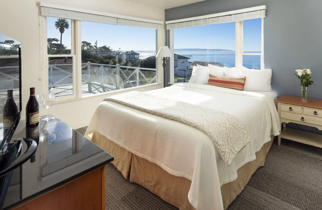 Tides Oceanview Inn and Cottages