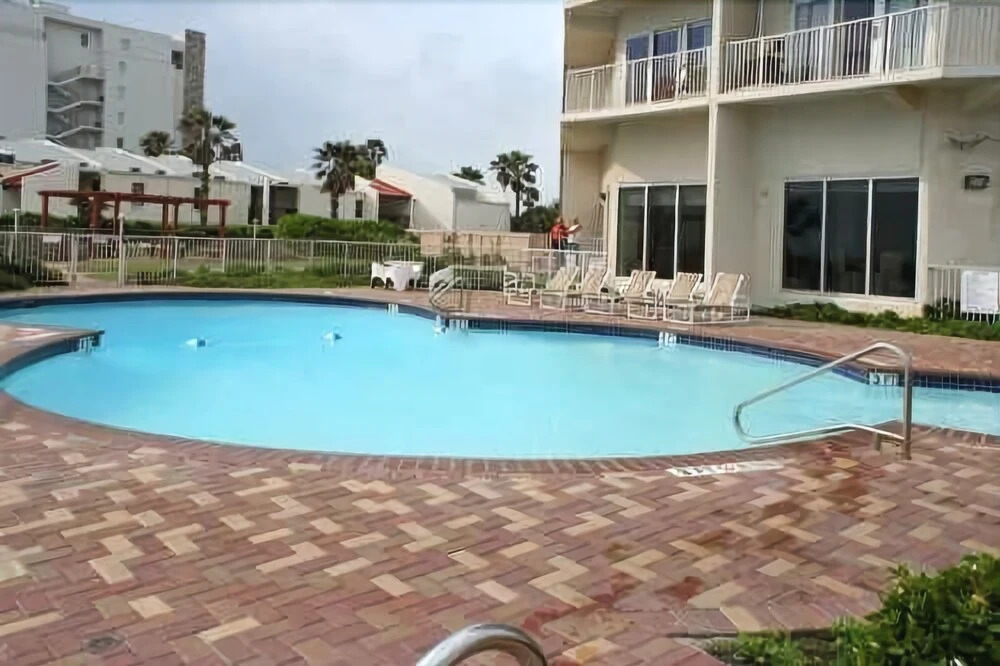 Aquarius 907 Minium 2 Bedroom Condo by RedAwning