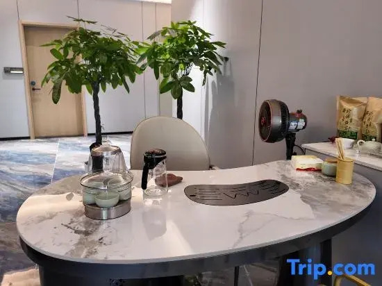 Latitude 18° Smart Hotel (Yingzhou Clear Water Bay)