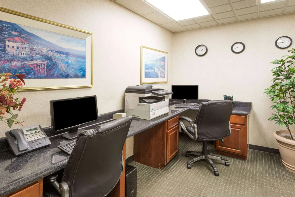 Wingate by Wyndham Airport - Rockville Road