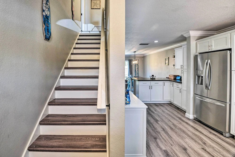 New Smyrna Beach Townhome, Walk to Bay Access