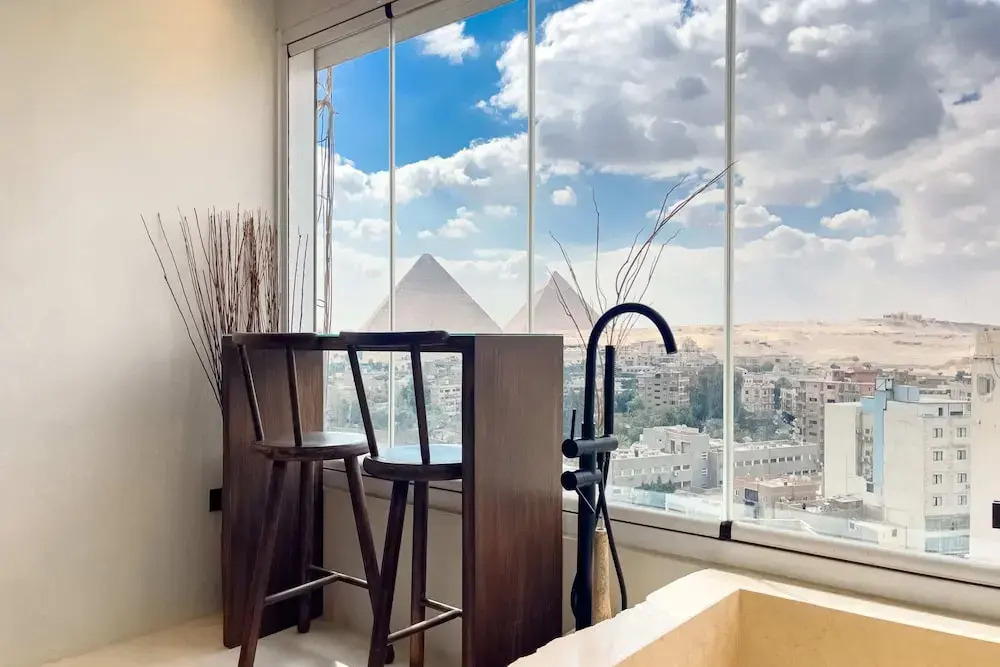 Xuru Stays I The Pyramids Horizon Studio w/ Bathtub
