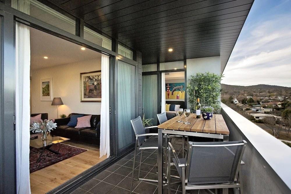 Greenwich Apartment