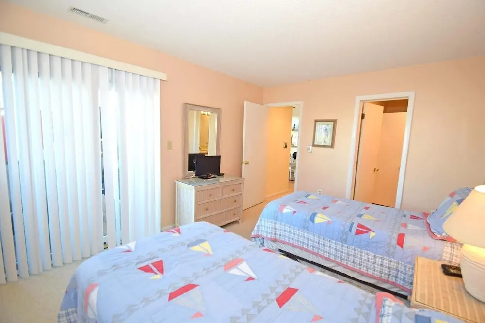 Seascape-heron Harbour 206-10 2 Bedroom Condo by RedAwning