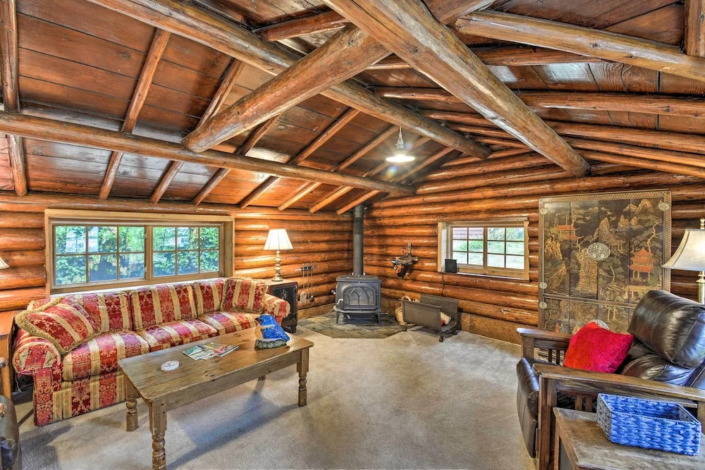 Wheelchair-accessible Belfair Cabin w/ Patio!