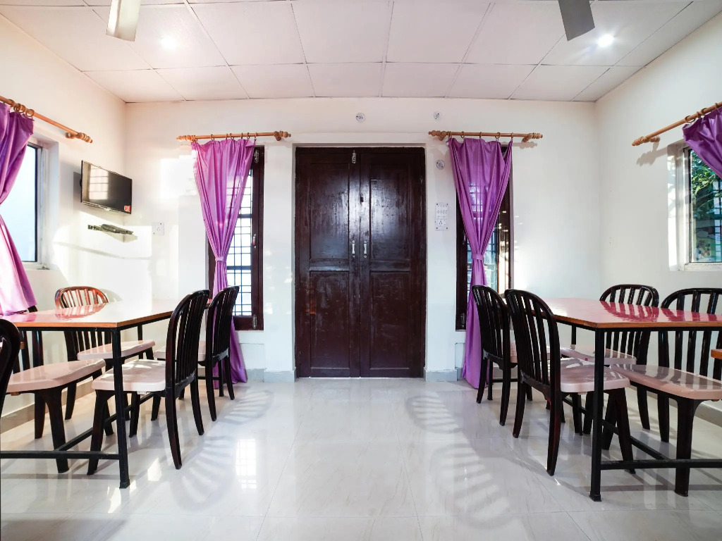 OYO 47629 Hotel Paawan Home Stay & Restaurant