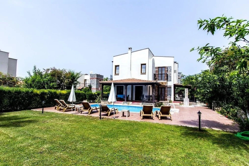 Villa Sierra by Villamnet