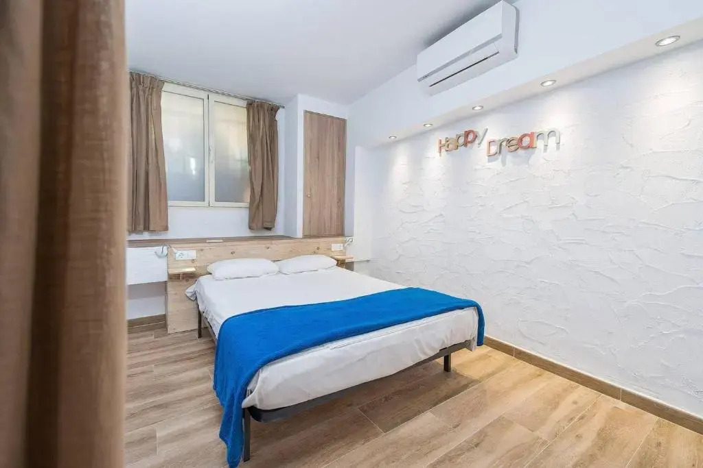 Y Hostel - Albergue Juvenil