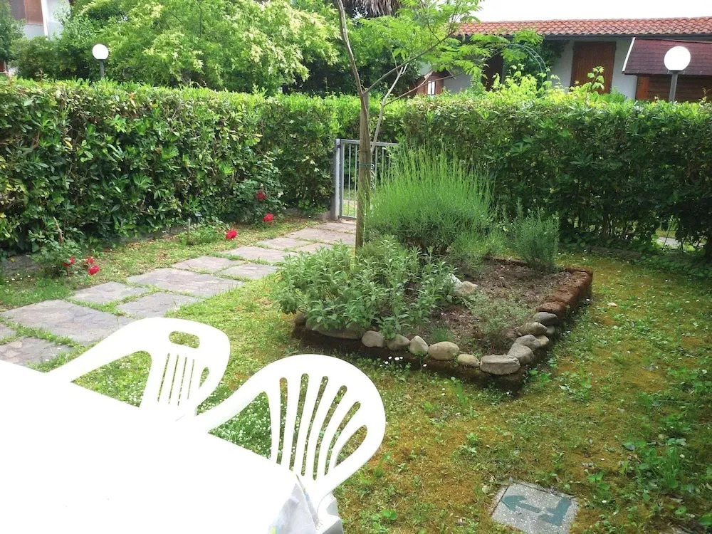 Apartment With Private Garden