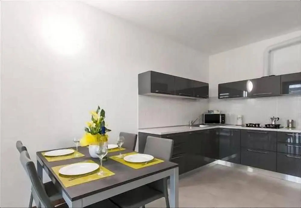 Mengoni flat